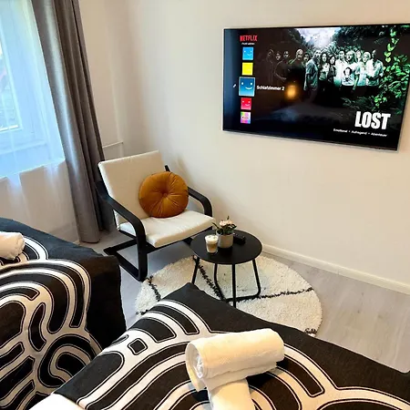 Loewen Apartment *